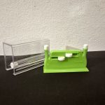 Slika uvođača konca s dva utora za igle